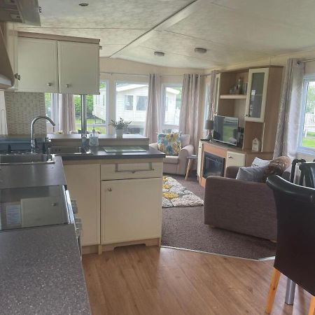 Remarkable 2-Bed Villa Caravan In Driffield Скипсея Экстерьер фото