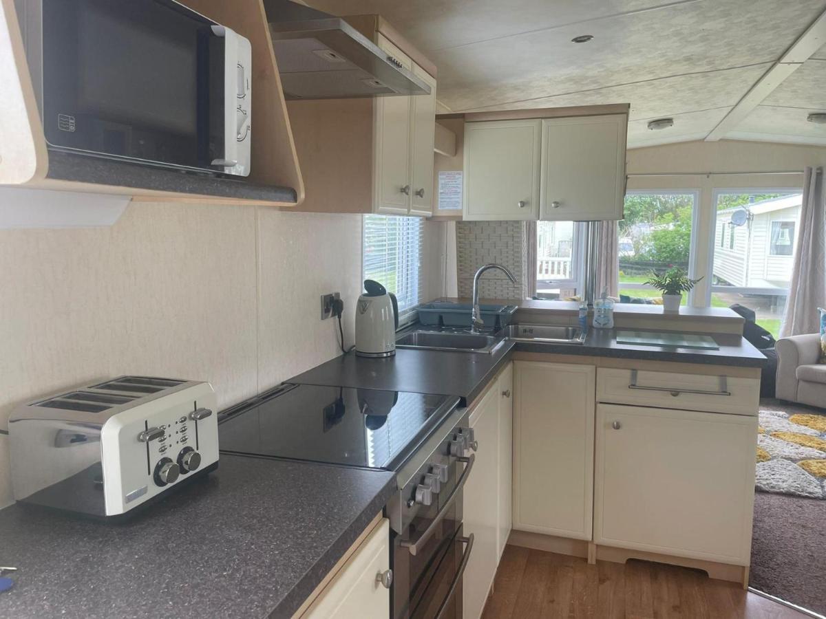 Remarkable 2-Bed Villa Caravan In Driffield Скипсея Экстерьер фото